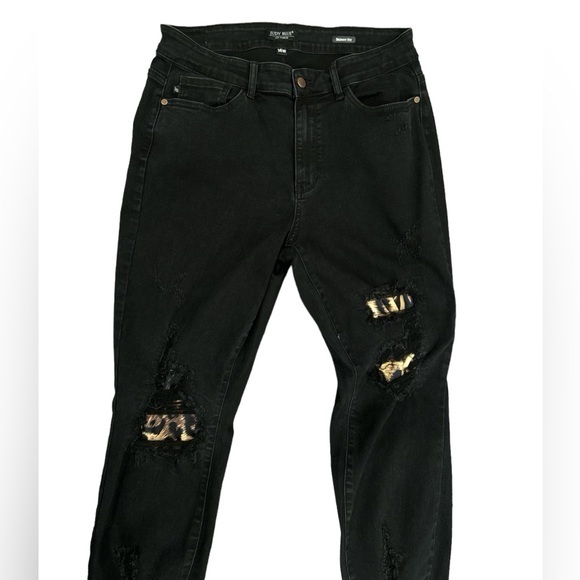 Judy Blue Denim - Judy Blue Black Destroyed‎ Leopard Patch Skinny
